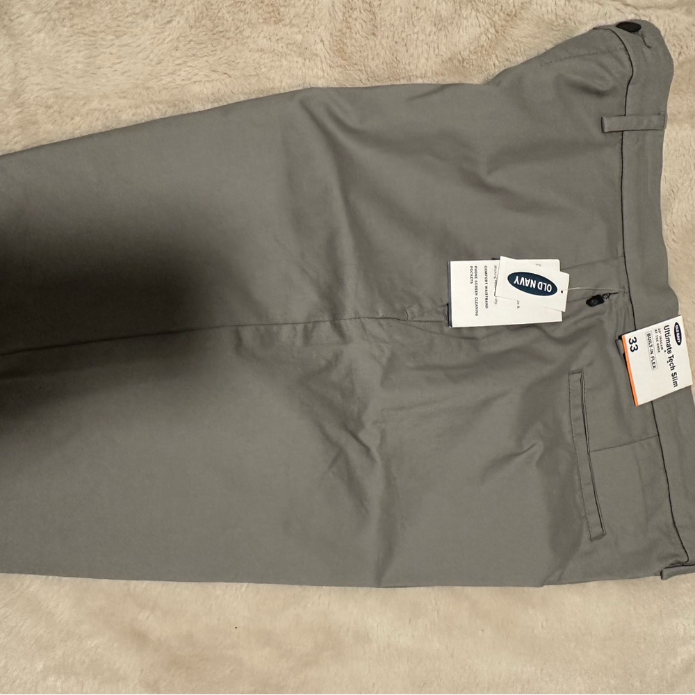 Old Navy Ultimate Tech Slim size 33 - NWT